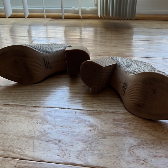 Tan block heels - Picture 3 of 5